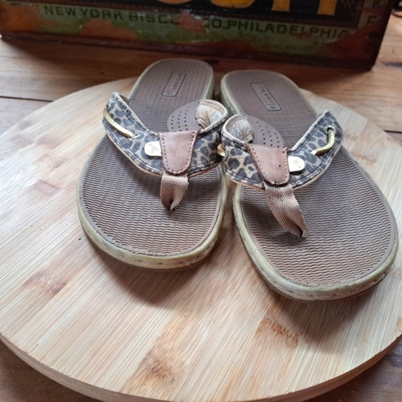 Sperry Flip Flops Sandals, Women Size 7.5, Animal Print, Slip On, Open Toe - Picture 2 of 12